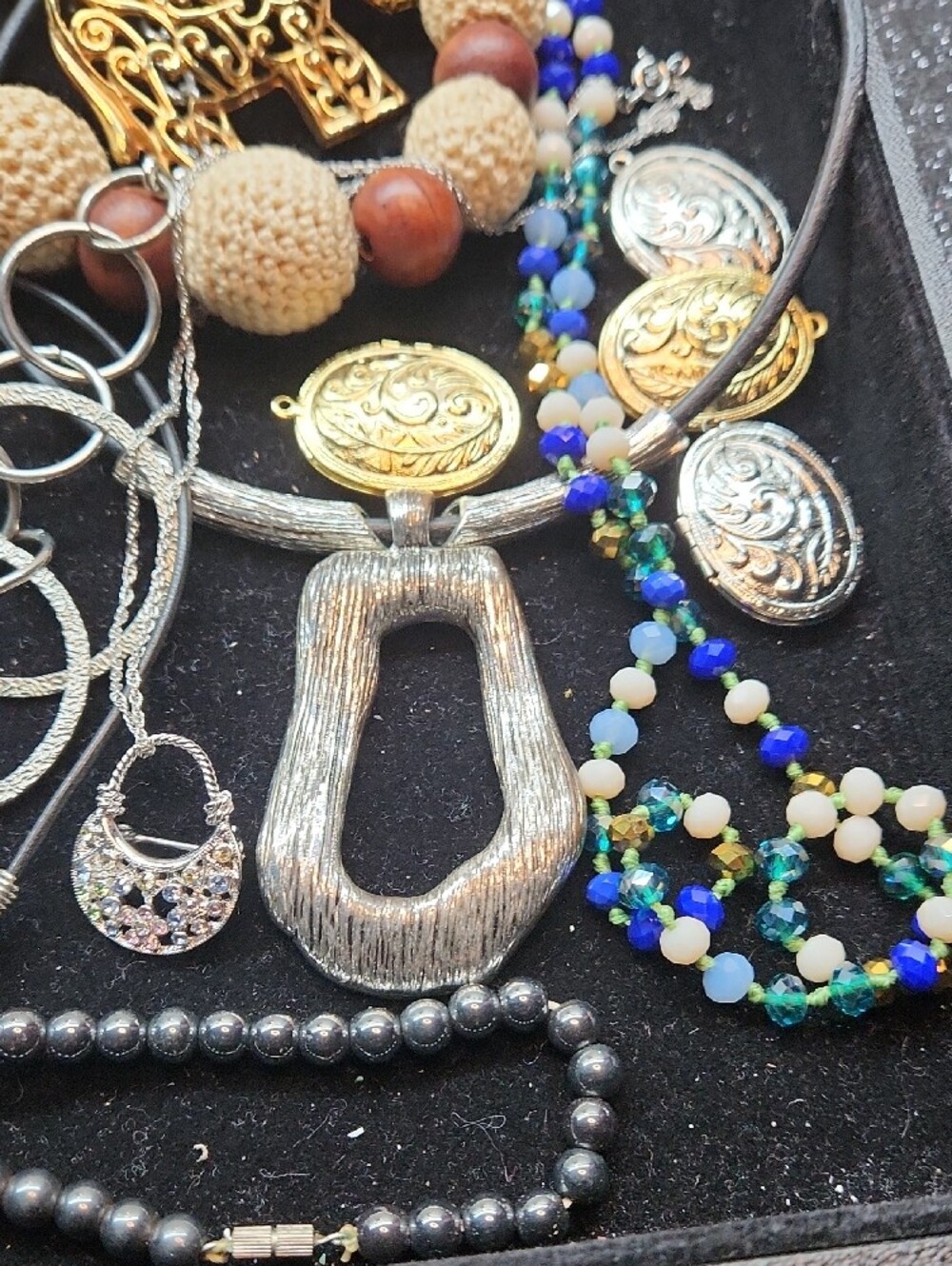 Mixed Bracelet & Necklace Jewelry Lot - Gold, Silver, and Natural Tones - Picture 7 of 15